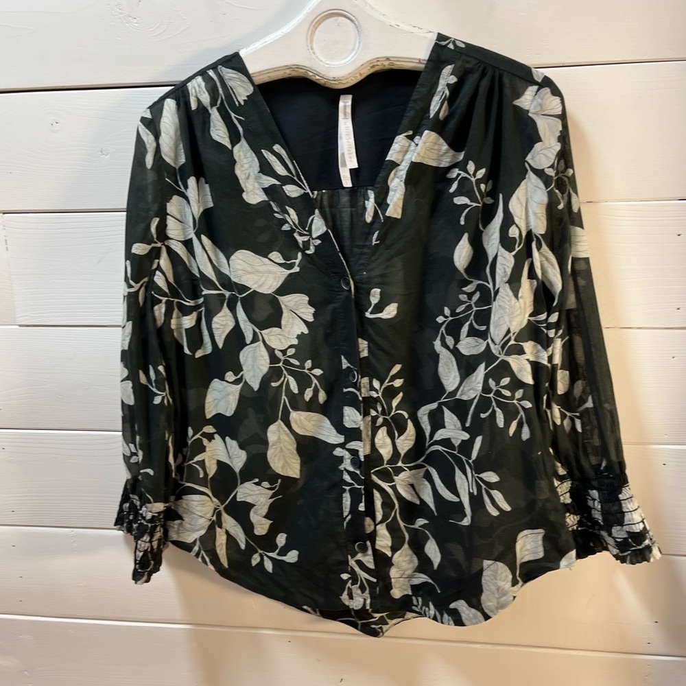 IRIS SETLAKWE – Black & White Floral Blouse 8 - Picture 3 of 9